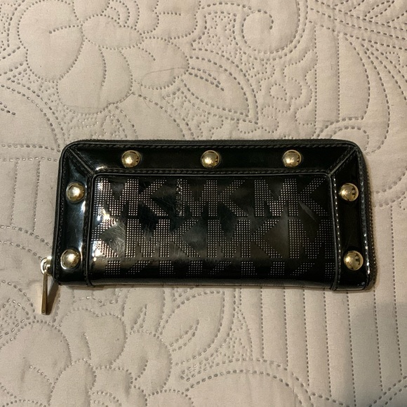 EUC Michael Kors Delaney Studded Zip Wallet - Picture 1 of 5
